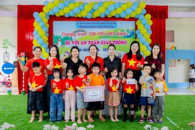Trường mầm non Hoa Mai – Phường Nam Định tưng bừng tổ chức chương trình “ Tôi yêu Việt Nam” với hội thi “ Bé với an toàn giao thông “ năm học 2025-2026.