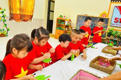 Trường mầm non Hoa Mai- Phường Nam Định tưng bừng tổ chức các hoạt động trải nghiệm chào mừng 51 năm ngày Giải Phóng Miền Nam- Thống nhất Đất Nước