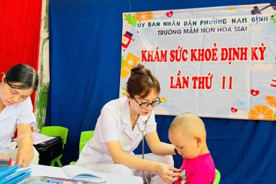 Trường mầm non Hoa Mai- Phường Nam Định phối hợp với Y tế Phường tổ chức khám sức khỏe định kỳ lần 2 cho trẻ năm học 2025-2026